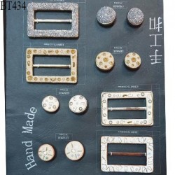 Plaque de 4 boucles de 60 mm de largeur intérieure et 8 boutons de 28 et 32 mm de diamètre prix pour la plaque entière