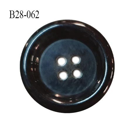 Bouton 28 mm en pvc couleur noir légèrement marbré en gris 4 trous largeur 28 mm épaisseur 6 mm prix à la pièce