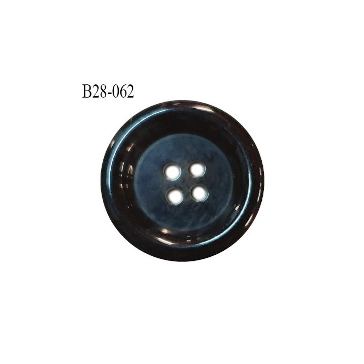 Bouton 28 mm en pvc couleur noir légèrement marbré en gris 4 trous largeur 28 mm épaisseur 6 mm prix à la pièce