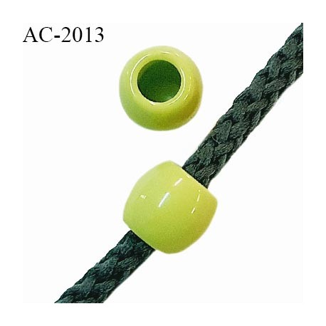 Perle en pvc couleur vert pomme diamètre 10 mm hauteur 9 mm pour cordon de 4 mm de diamètre prix à l'unité