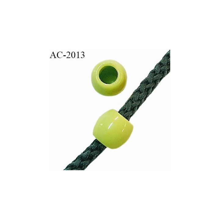 Perle en pvc couleur vert pomme diamètre 10 mm hauteur 9 mm pour cordon de 4 mm de diamètre prix à l'unité