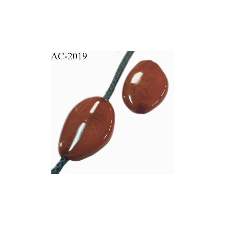 Perle en pvc couleur marron effet pierre largeur 26 mm hauteur 38 mm pour cordon de 3 mm de diamètre prix à l'unité