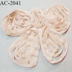 Décor motif à coudre en tissu couleur chair avec liseré argenté largeur 18.5 cm hauteur 15 cm prix à la pièce