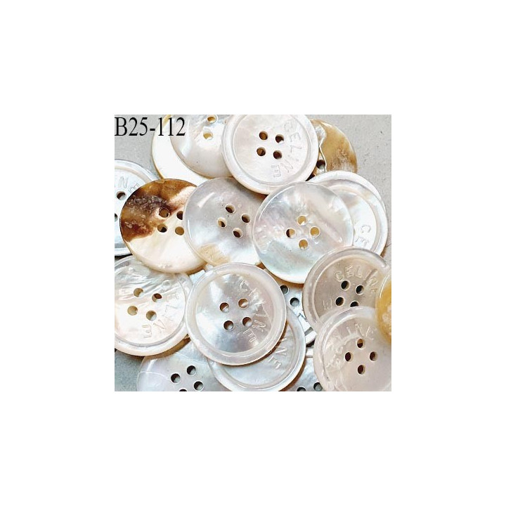 Bouton nacré 25 mm inscription CELINE très haut de gamme couleur rose pastel 4 trous diamètre 25 mm prix à l'unité