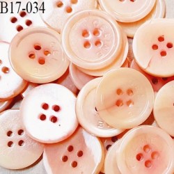 Bouton nacré 17 mm inscription CELINE très haut de gamme couleur rose pastel trous diamètre 17 mm épaisseur 3 mm prix à l'unité