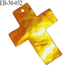 Pendentif croix en nacre couleur orange clair largeur 30 mm hauteur 38 mm prix à l'unité