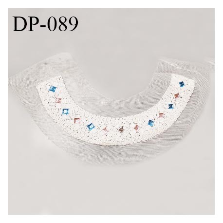 Devant plastron superbe perles bordées couleur blanc rose et bleu sur tulle blanc hauteur 21 cm largeur 32 cm prix à la pièce