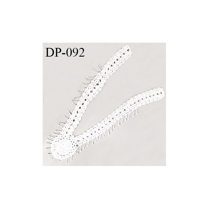 Devant plastron col crochet couleur naturel avec perles hauteur 36 cm prix à l'unité