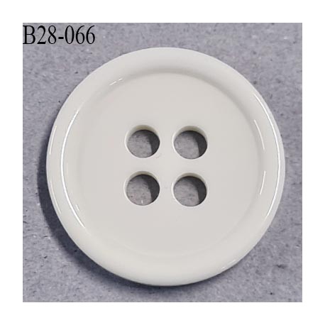 Bouton 28 mm en pvc couleur écru coquille d'oeuf brillant 4 trous diamètre 28 mm épaisseur 4 mm prix à la pièce