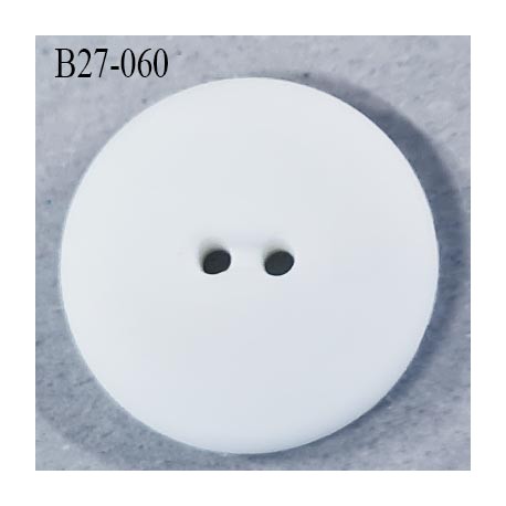 Bouton 27 mm pvc blanc mat sur une face et l'autre brillant diamètre 27 mm 2 trous épaisseur 6 mm prix à la pièce