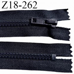 Fermeture zip moulée 18 cm non séparable couleur bleu marine tirant vers le noir longueur 18 cm largeur 3 cm prix à l'unité