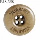 Bouton 18 mm couleur marron clair inscription Vuarnet 4 trous diamètre 18 mm épaisseur 3 mm prix à l'unité