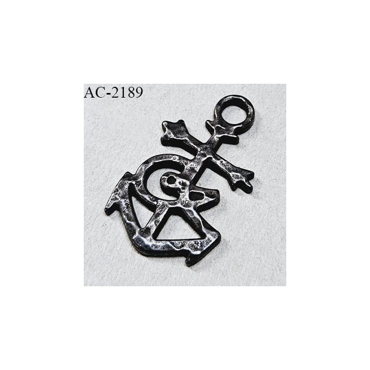 Pendentif décor ornement bijou en forme d'ancre marine siglée Christian Lacroix en métal couleur gris anthracite prix à l'unité