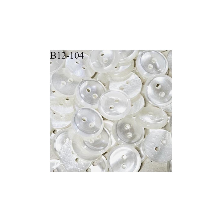Bouton 12 mm en pvc couleur naturel brillant effet nacré fabriqué en France 2 trous diamètre 12 mm prix à la pièce