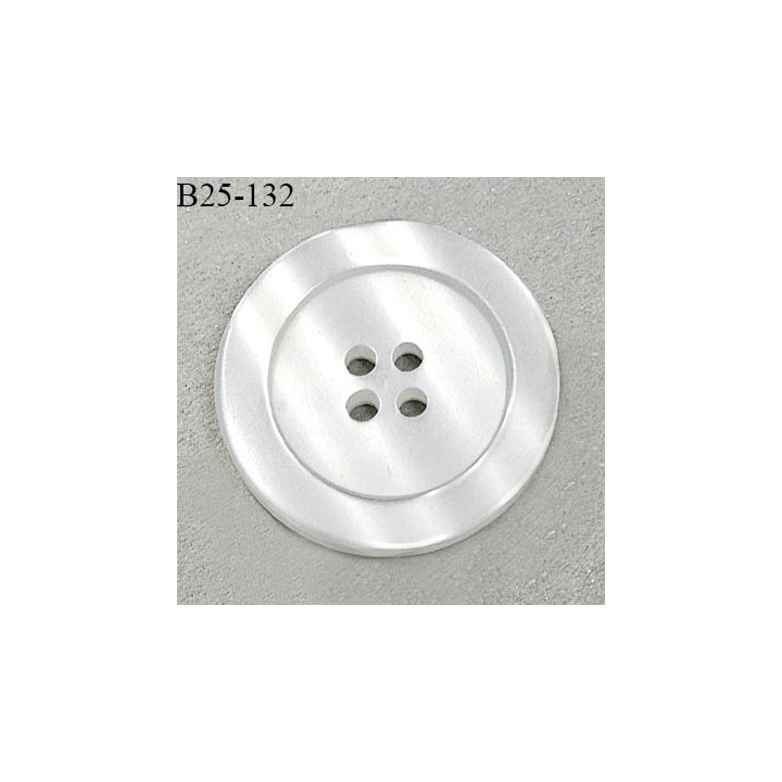 Bouton 25 mm couleur naturel nacré fabriqué en France 4 trous diamètre 25 mm épaisseur 4 mm prix au mètre