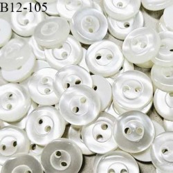 Bouton 12 mm en pvc couleur naturel écru brillant effet nacré fabriqué en France 2 trous diamètre 12 mm prix à la pièce