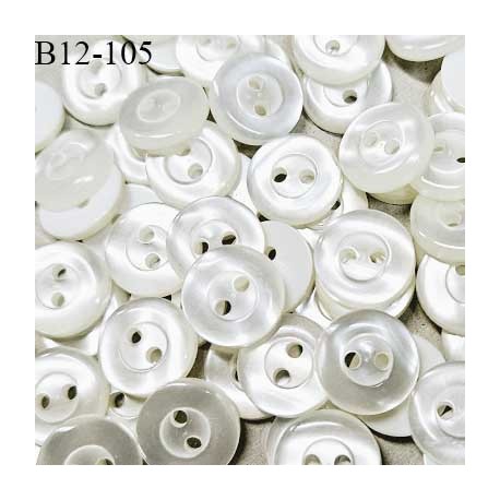 Bouton 12 mm en pvc couleur naturel brillant effet nacré fabriqué en France 2 trous diamètre 12 mm prix à la pièce