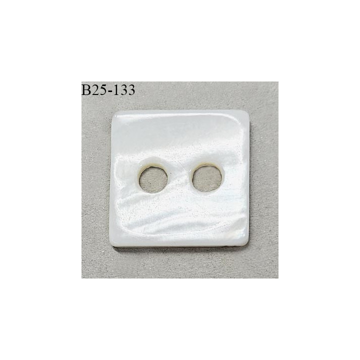 Bouton nacre 25 mm haut de gamme couleur naturel nacré fabriqué en France largeur 25 mm épaisseur 4 mm prix à la pièce
