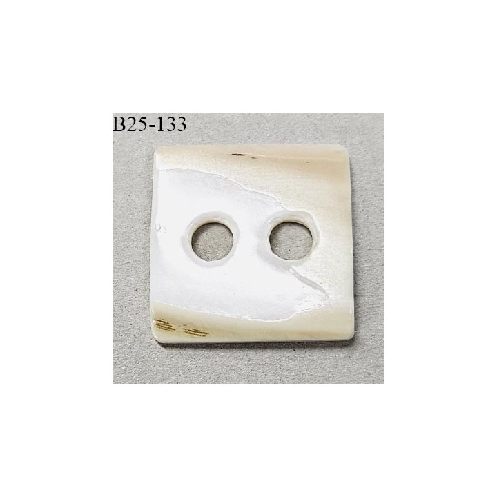 Bouton nacre 25 mm haut de gamme couleur naturel nacré fabriqué en France largeur 25 mm épaisseur 4 mm prix à la pièce