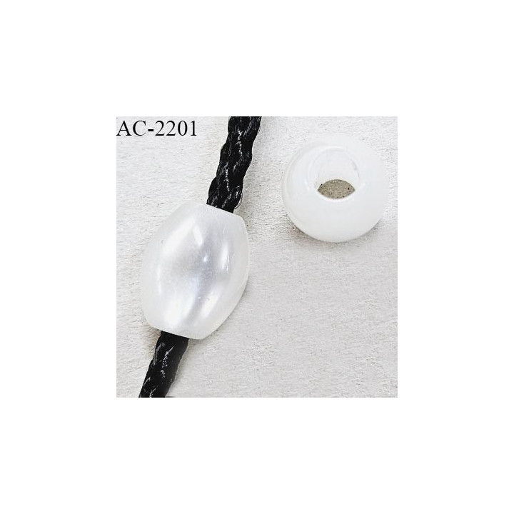 Perle en pvc couleur naturel nacré hauteur 15 mm largeur 12 mm passage pour cordon de 4 mm prix à l'unité