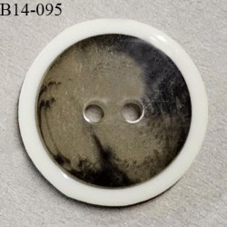 Bouton 14 mm couleur naturel et kaki fabriqué en France 2 trous diamètre 14 mm épaisseur 3.5 mm prix au mètre