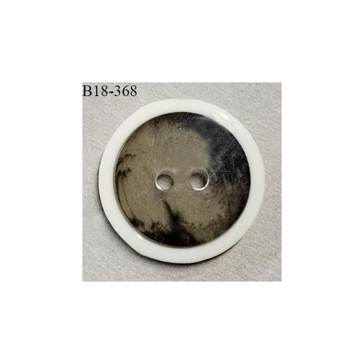 Bouton 18 mm couleur naturel et kaki fabriqué en France 2 trous diamètre 18 mm épaisseur 3.5 mm prix au mètre