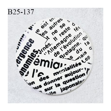 Bouton 25 mm en pvc couleur blanc avec inscriptions noires fabriqué en France accroche avec un anneau prix à l'unité