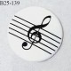 Bouton 25 mm en pvc couleur blanc à motif clef de sol noire fabriqué en France accroche avec un anneau prix à l'unité