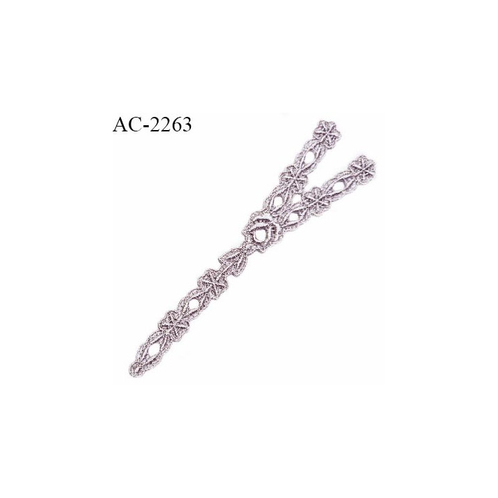 Guipure décor ornement spécial lingerie haut de gamme motif à coudre couleur brume rosée longueur 13 cm largeur 1.5 cm