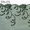 Dentelle broderie 15 cm très haut de gamme non extensible largeur 15 cm couleur vert et doré très belle prix pour un mètre