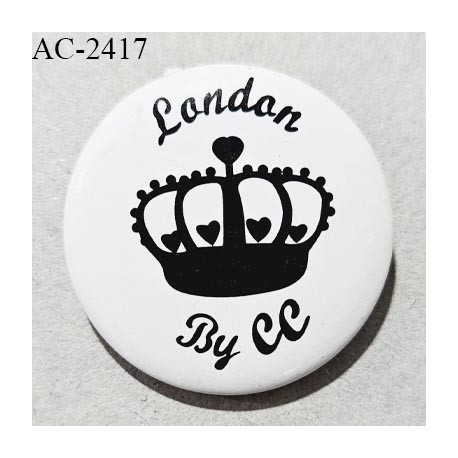 Pins décor ornement couleur noir et blanc inscription London by CC diamètre 25 mm épaisseur 4 mm prix à la pièce