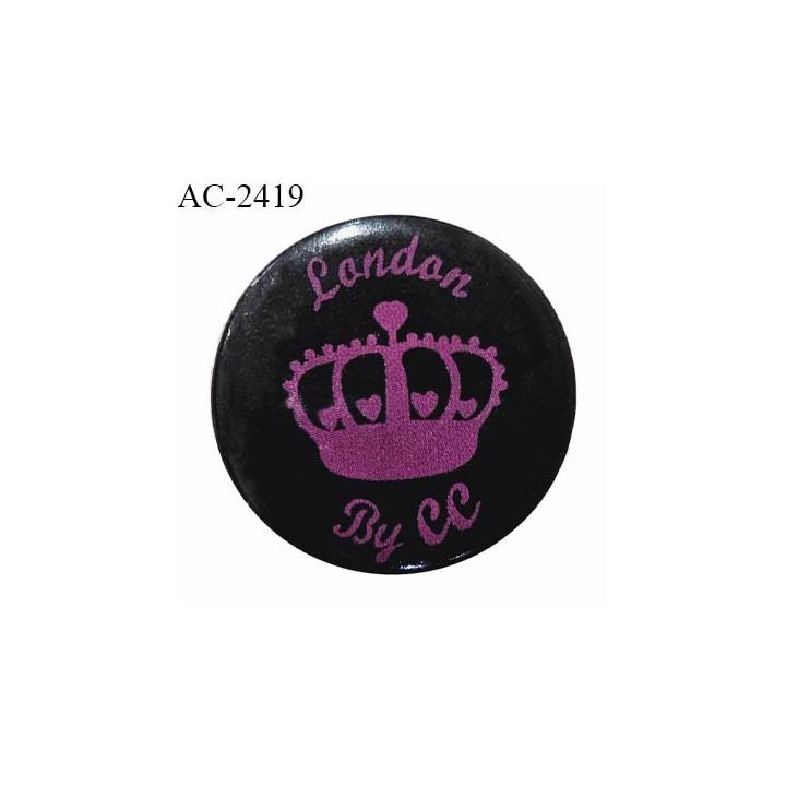 Pins décor ornement couleur noir et rose inscription London by CC diamètre 25 mm épaisseur 4 mm prix à la pièce