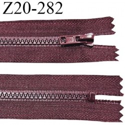 Fermeture zip moulée 20 cm non séparable couleur bordeaux largeur 3.2 cm zip 20 cm largeur 5 mm prix à la pièce
