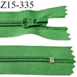 Fermeture zip 15 cm couleur vert non séparable largeur 2.7 cm glissière nylon largeur 4.5 mm longueur 15 cm prix à l'unité