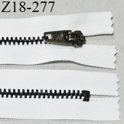 Fermeture zip 18 cm non séparable couleur blanc longueur 18 cm largeur 2.7 cm glissière métal couleur laiton largeur 4.5 mm