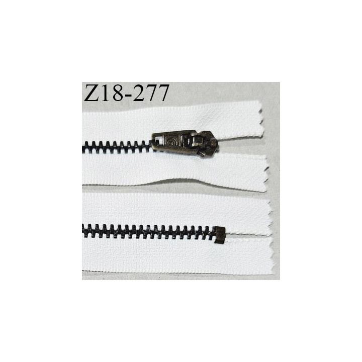 Fermeture zip 18 cm non séparable couleur blanc longueur 18 cm largeur 2.7 cm glissière métal couleur laiton largeur 4.5 mm