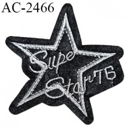 Décor ornement écusson étoile en feutrine noire et fil argenté avec inscription Super Star 76 largeur 7.5 cm à coudre