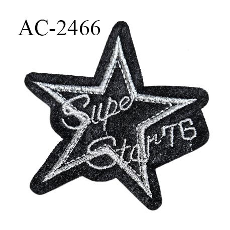 Décor ornement écusson étoile en feutrine noire et fil argenté avec inscription Super Star 76 largeur 7.5 cm à coudre