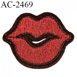 Décor ornement écusson bouche en feutrine rouge et noir largeur 4.5 cm hauteur 3.5 cm à coudre prix à l'unité