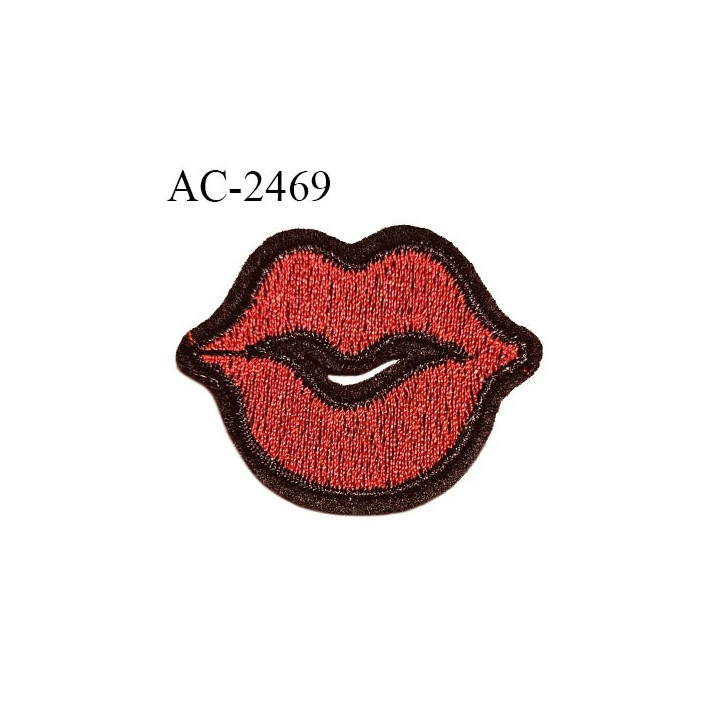 Décor ornement écusson bouche en feutrine rouge et noir largeur 4.5 cm hauteur 3.5 cm à coudre prix à l'unité