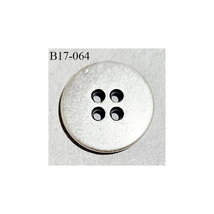 Bouton 17 mm en métal couleur argent avec motifs et 4 trous diamètre 17 mm épaisseur 3 mm prix à la pièce