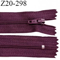 Fermeture zip 20 cm non séparable couleur bordeaux foncé avec glissière nylon largeur 2.5 cm longueur 20 cm