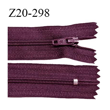 Fermeture zip 20 cm non séparable couleur bordeaux foncé avec glissière nylon largeur 2.5 cm longueur 20 cm