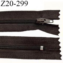 Fermeture zip 20 cm non séparable couleur marron foncé avec glissière nylon largeur 2.5 cm longueur 20 cm