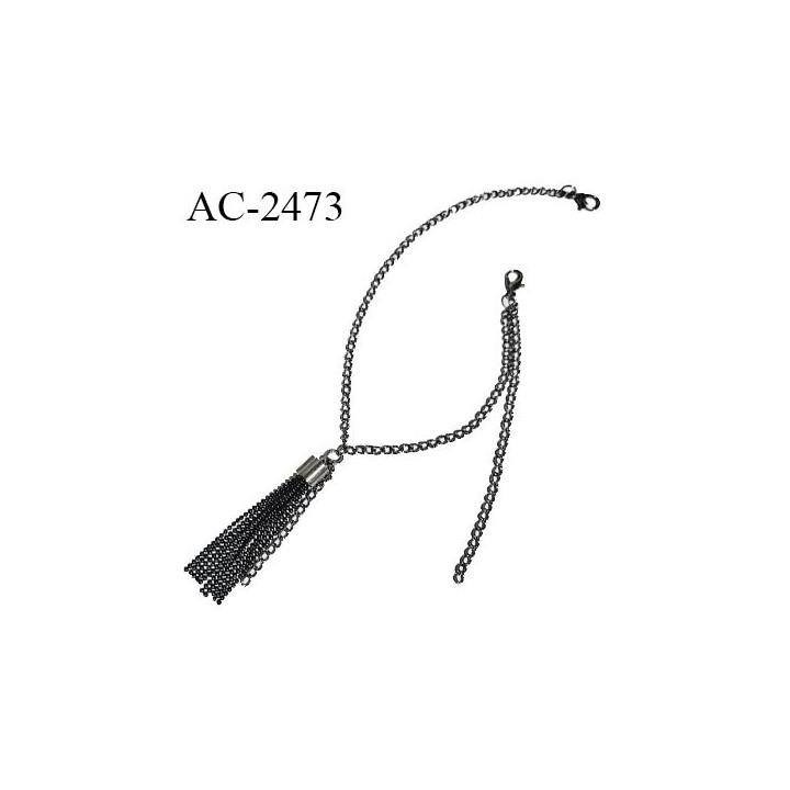 Accessoire décor chaînette couleur argent longueur totale de la chaîne 35 cm avec pompon style perles hauteur 6 cm