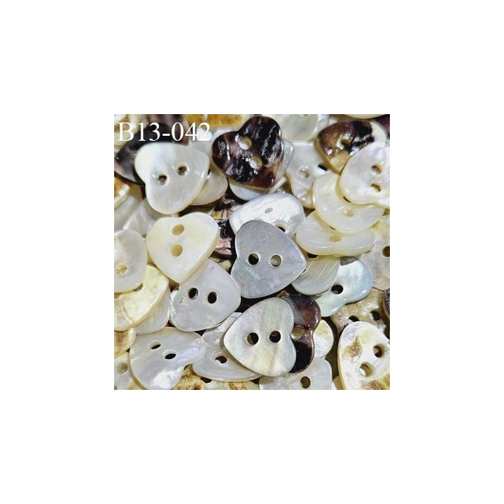 Bouton nacre 13 mm coeur avec 2 trous largeur 13 mm hauteur 13 mm épaisseur 2 mm prix à l'unité