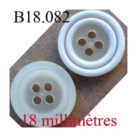 bouton 18 mm couleur blanc et blanc cassé 4 trous diamètre 18 mm