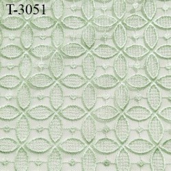 Dentelle brodé sur tulle non extensible couleur vert haut gamme largeur 135 cm prix pour 10 cm de long et 135 cm de largeur