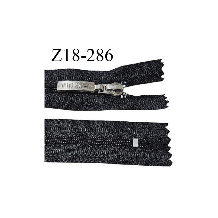 Fermeture zip 18 cm couleur noir non séparable curseur métal avec inscription AIRNESS longueur 18 cm largeur 2.7 cm