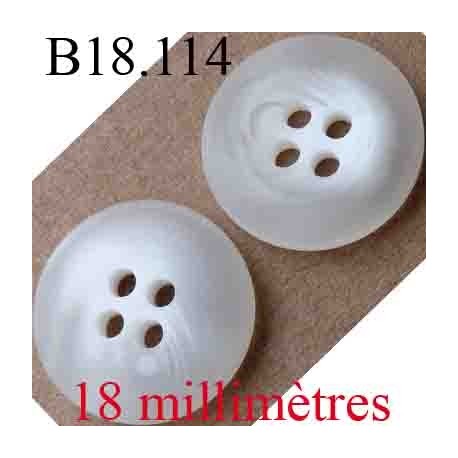 bouton 18 mm couleur blant mat marbré et transparent opaque 4 trous diamètre 18 mm